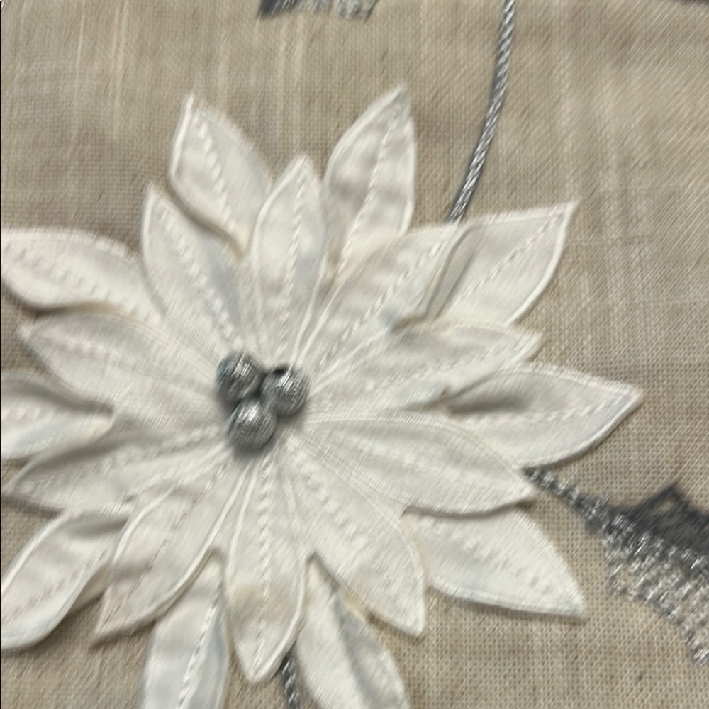 Chic Floral Embroidered Table Runner - Picture 5 of 8